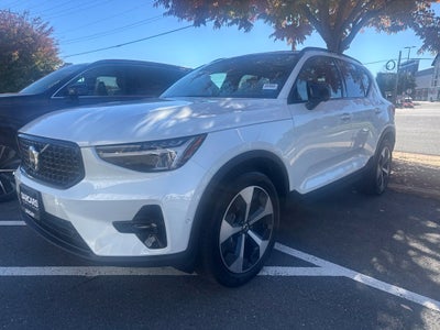2025 Volvo XC40 B5 Plus Dark Theme
