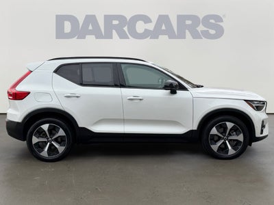 2025 Volvo XC40 B5 Plus Dark Theme