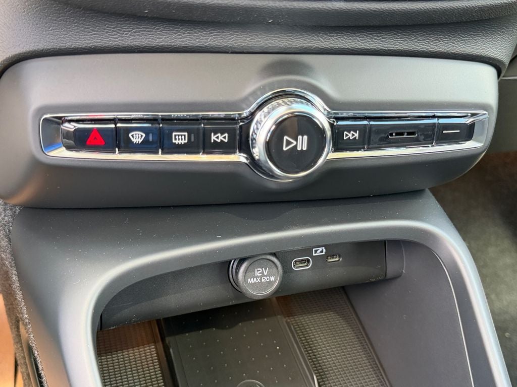 2026 Volvo XC40 B5 Plus