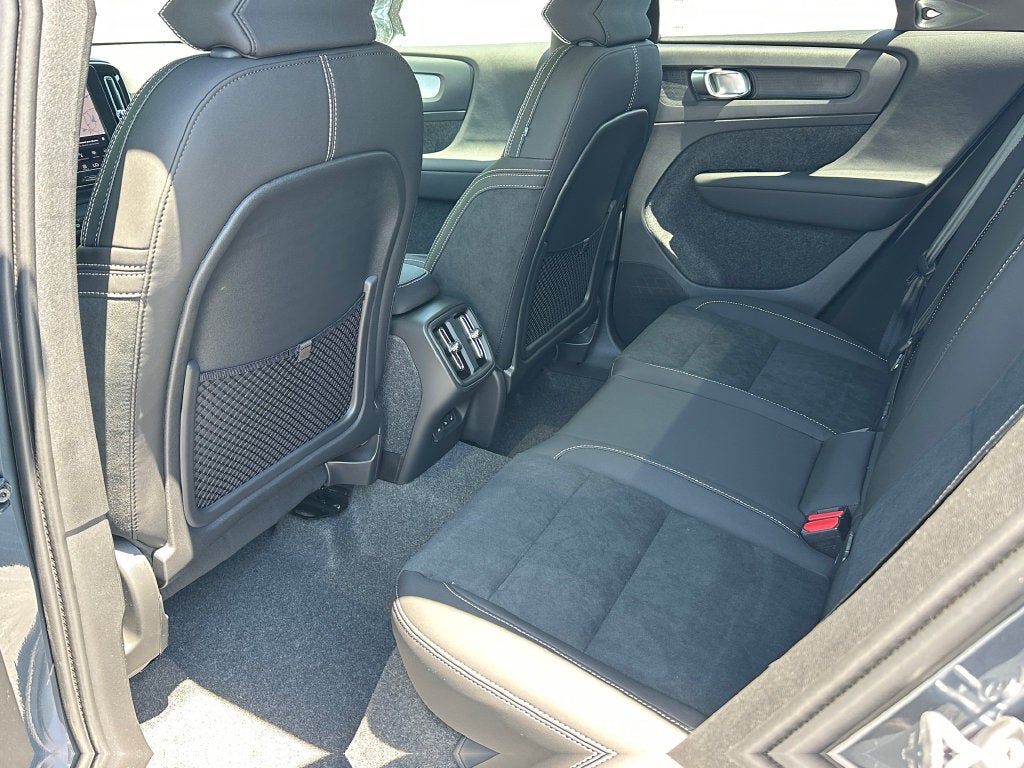 2026 Volvo XC40 B5 Ultra Black Edition