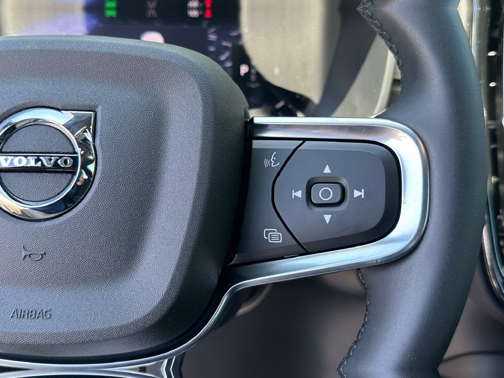 2026 Volvo XC40 B5 Ultra Black Edition