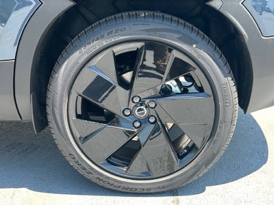 2026 Volvo XC40 B5 Ultra Black Edition