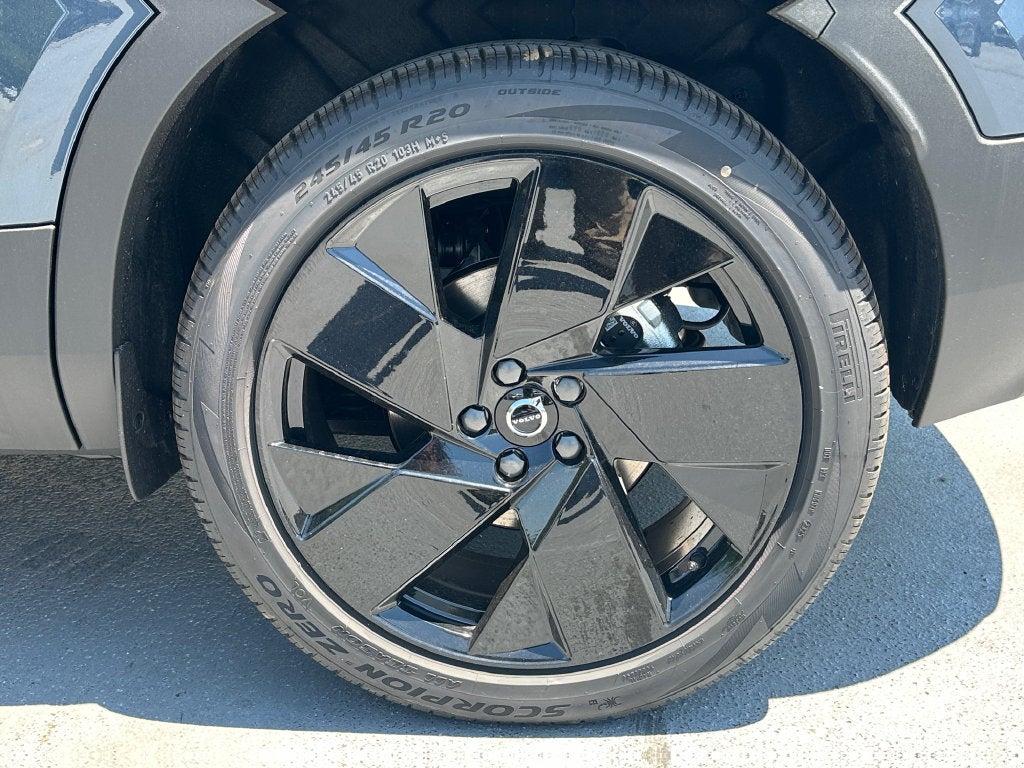 2026 Volvo XC40 B5 Ultra Black Edition