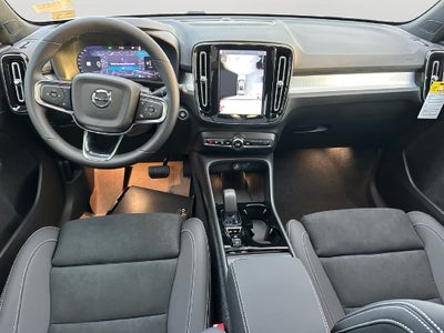 2026 Volvo XC40 B5 Ultra Black Edition