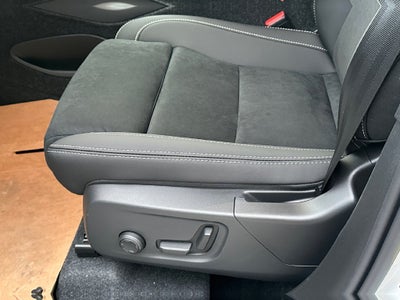 2026 Volvo XC40 B5 Ultra Black Edition