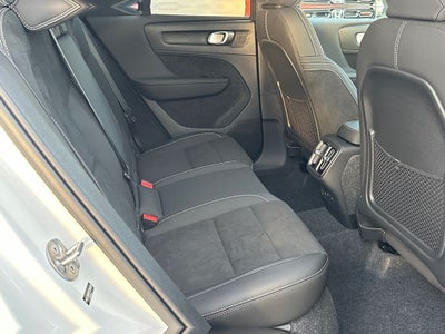 2026 Volvo XC40 B5 Ultra Black Edition