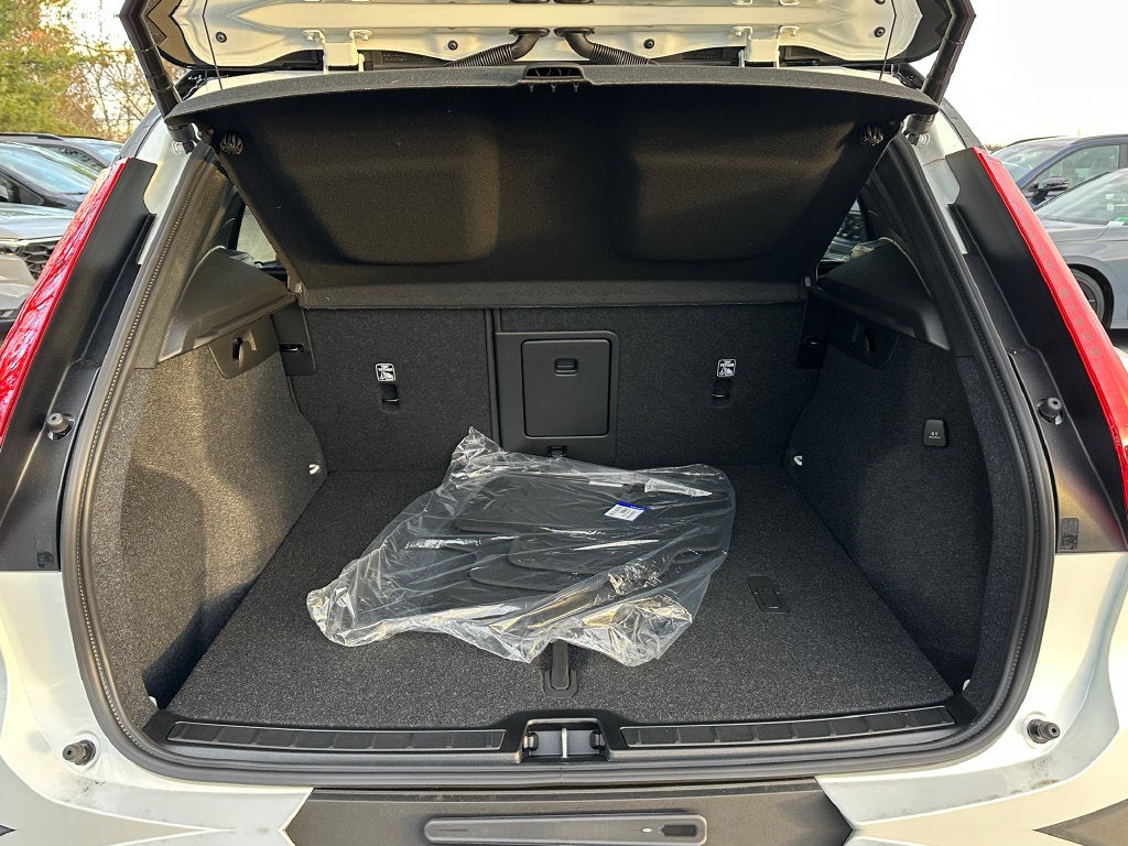 2026 Volvo XC40 B5 Ultra Black Edition