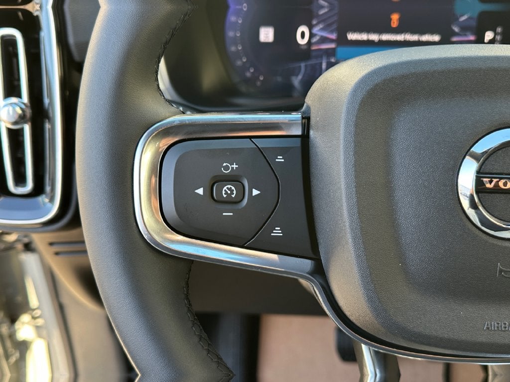 2026 Volvo XC40 B5 Ultra Black Edition