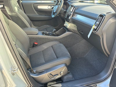 2026 Volvo XC40 B5 Ultra Black Edition