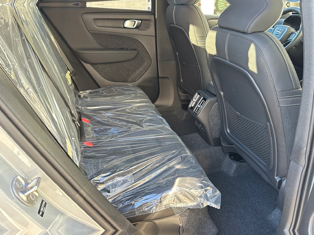 2026 Volvo XC40 B5 Ultra Black Edition