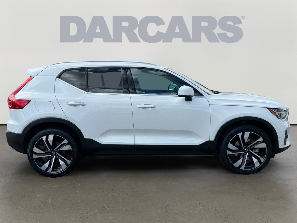2024 Volvo XC40 B5 Plus Bright Theme