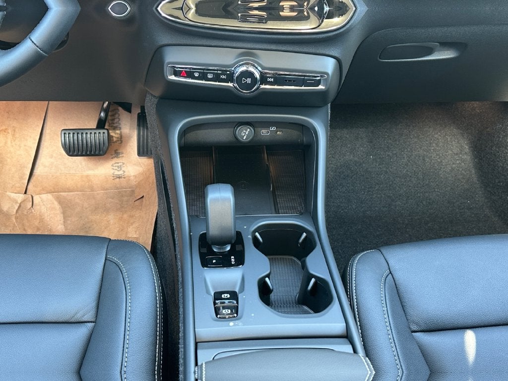 2026 Volvo XC40 B5 Core