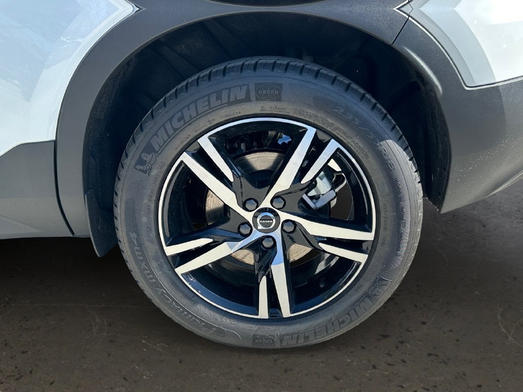 2026 Volvo XC40 B5 Core