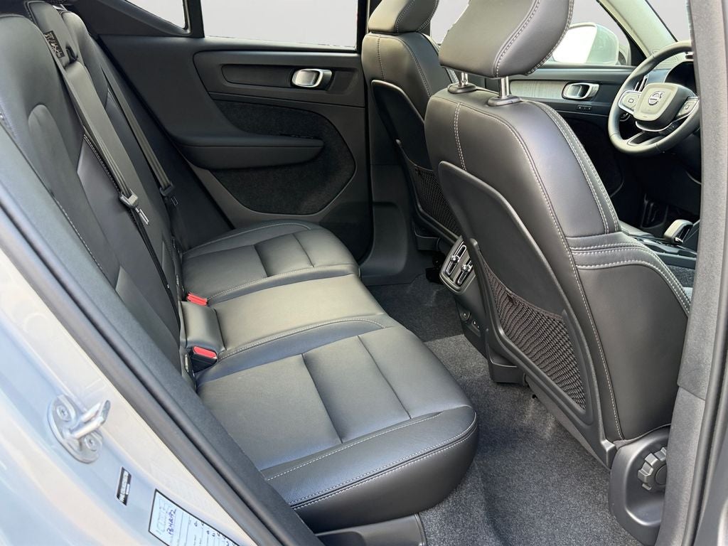 2025 Volvo XC40 B5 Core