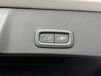 2025 Volvo XC40 B5 Core