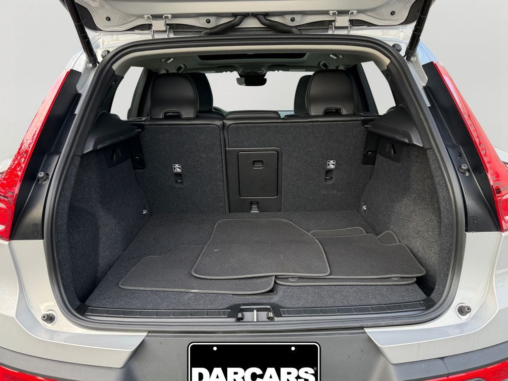 2025 Volvo XC40 B5 Core