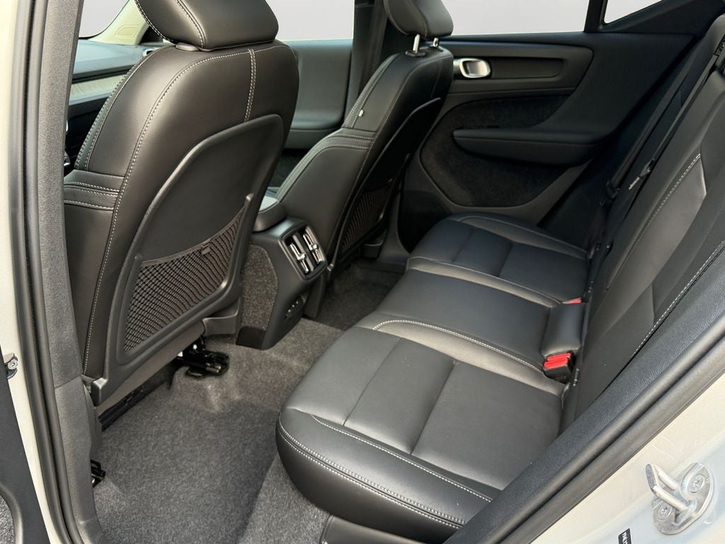 2025 Volvo XC40 B5 Core
