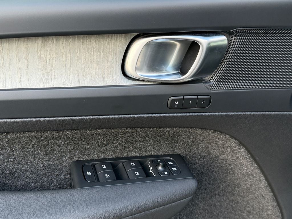 2025 Volvo XC40 B5 Core