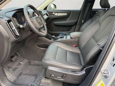 2025 Volvo XC40 B5 Core