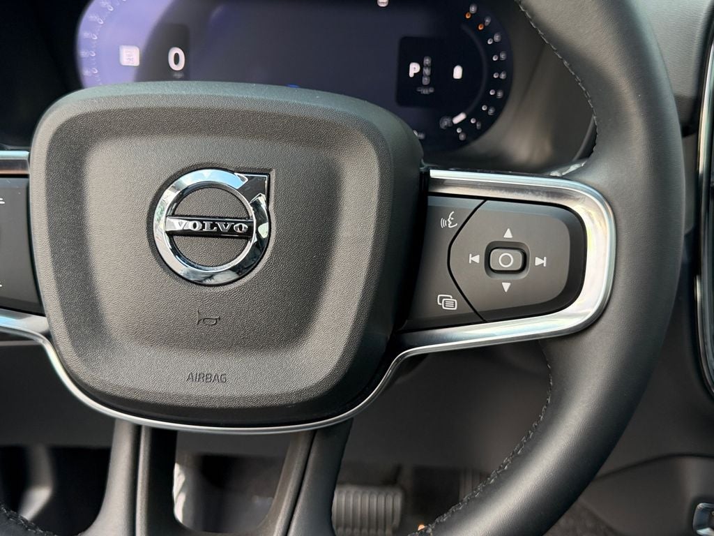 2025 Volvo XC40 B5 Core