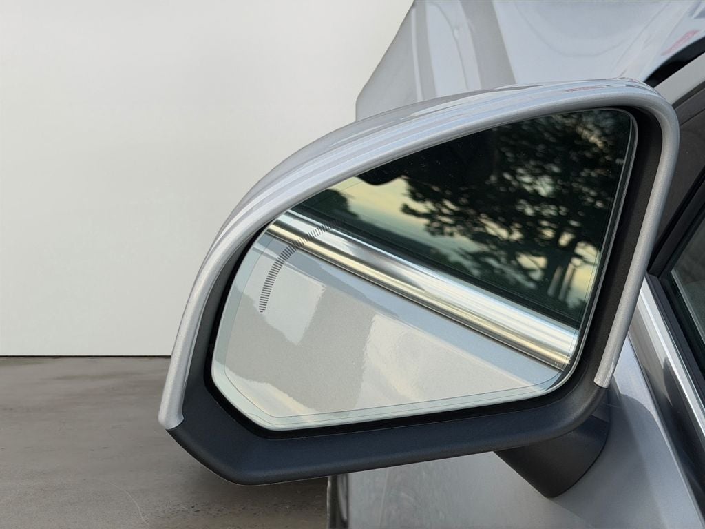 2025 Volvo XC40 B5 Core