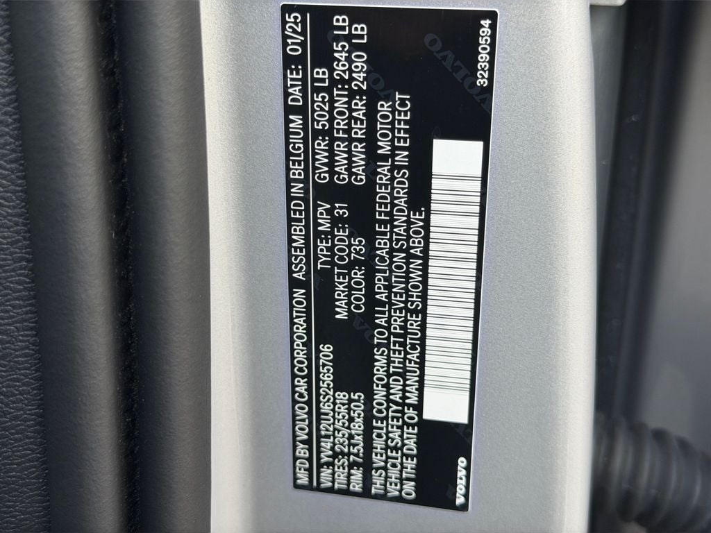 2025 Volvo XC40 B5 Core