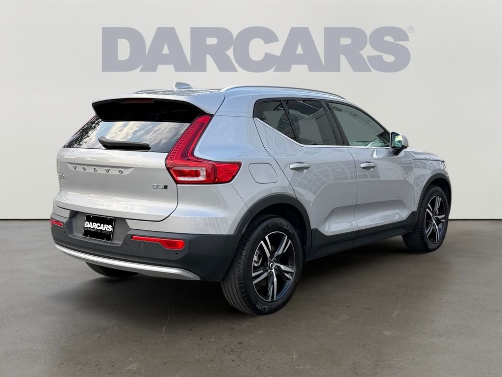 2025 Volvo XC40 B5 Core