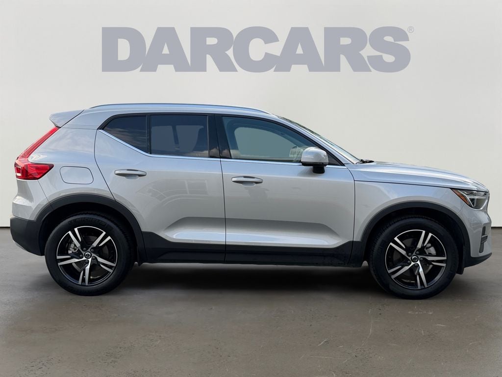 2025 Volvo XC40 B5 Core