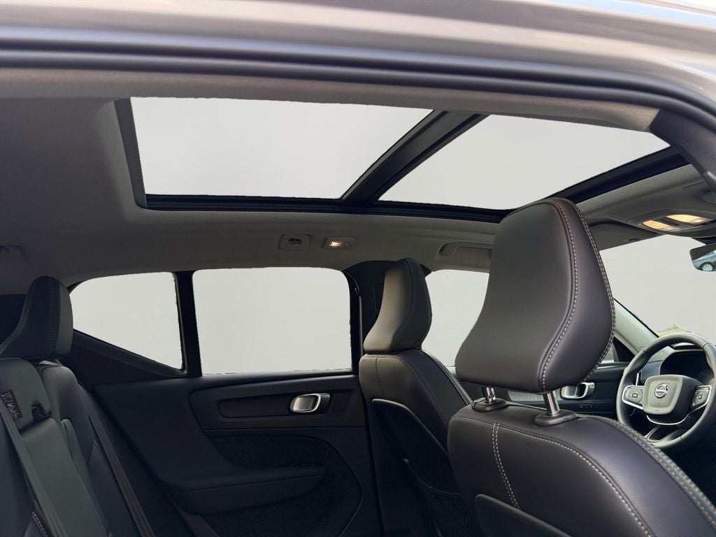 2025 Volvo XC40 B5 Core