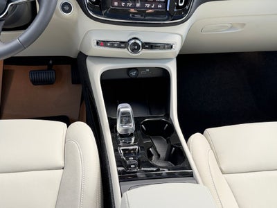 2026 Volvo XC40 B5 Ultra