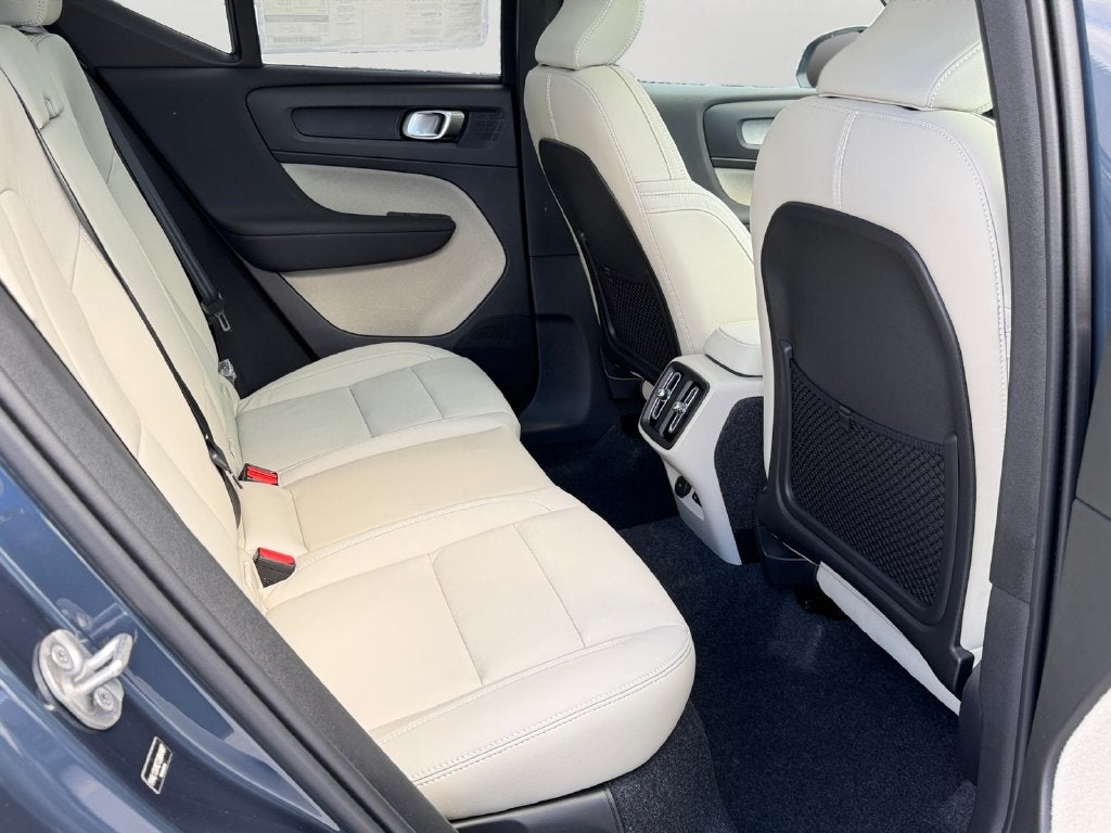 2026 Volvo XC40 B5 Ultra