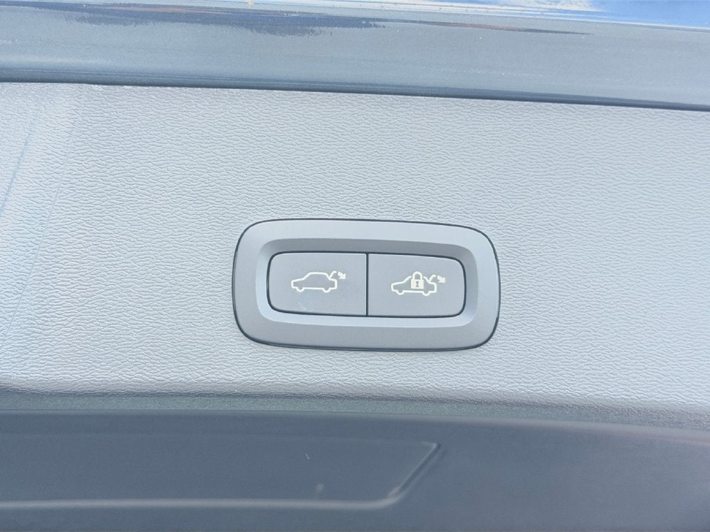2026 Volvo XC40 B5 Ultra