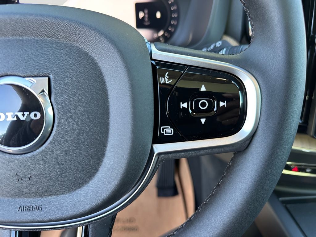 2026 Volvo XC60 B5 Plus