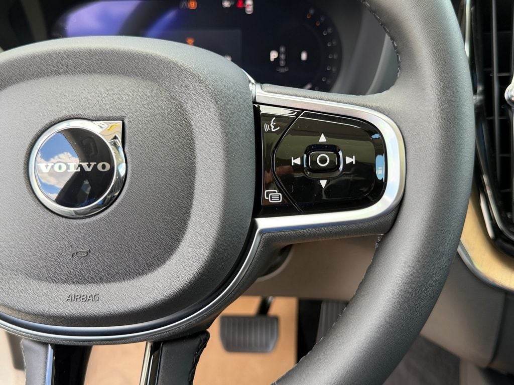 2026 Volvo XC60 B5 Plus