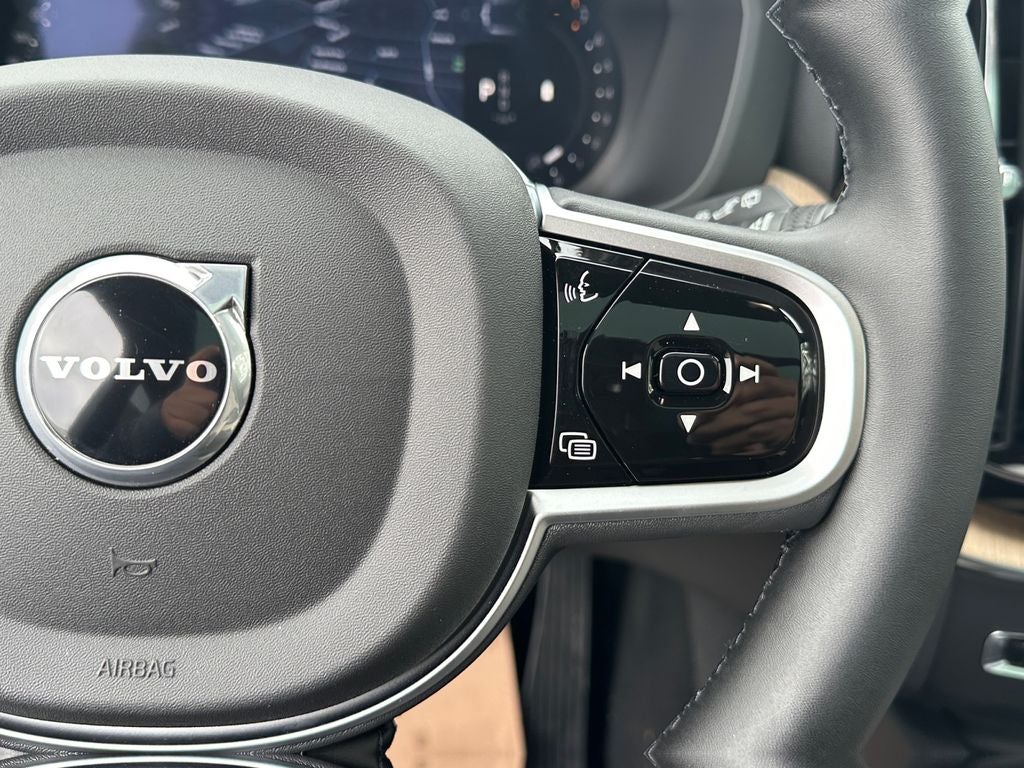 2026 Volvo XC60 B5 Plus
