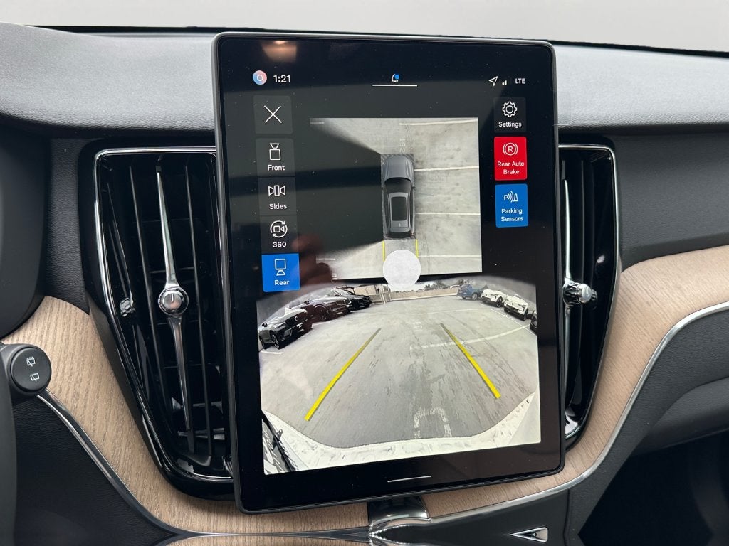2026 Volvo XC60 B5 Plus
