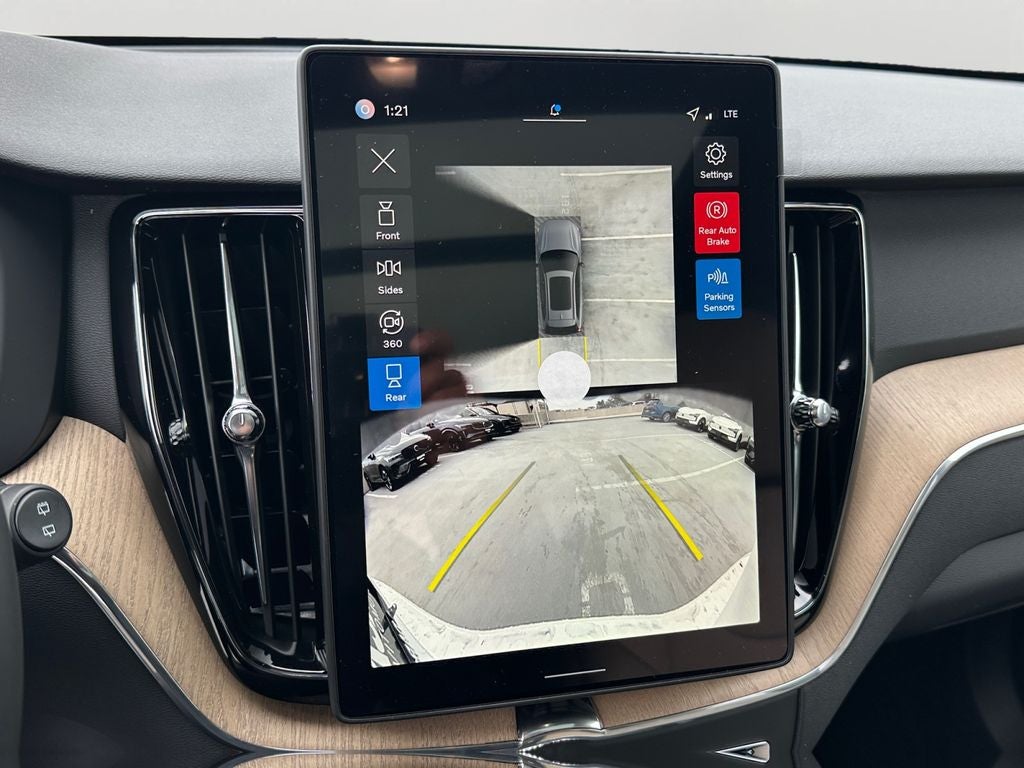 2026 Volvo XC60 B5 Plus