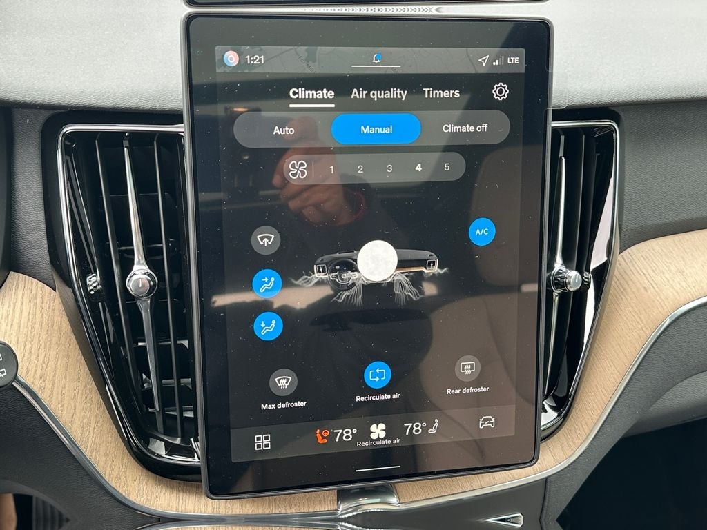2026 Volvo XC60 B5 Plus