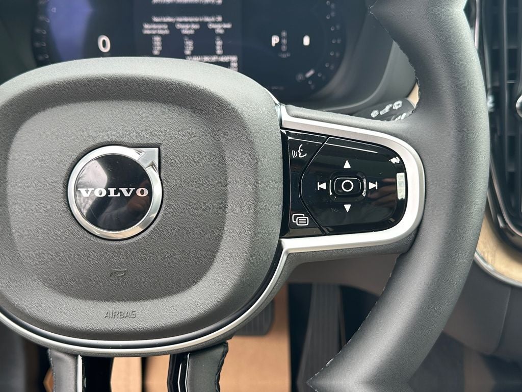 2026 Volvo XC60 B5 Plus