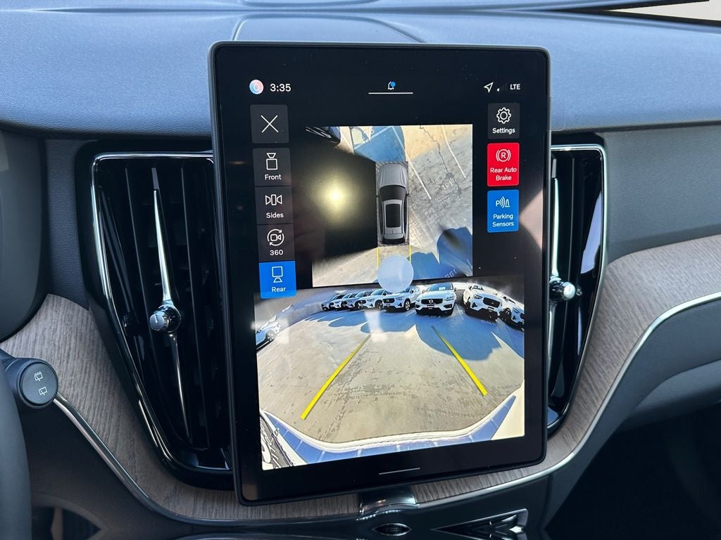 2026 Volvo XC60 B5 Plus