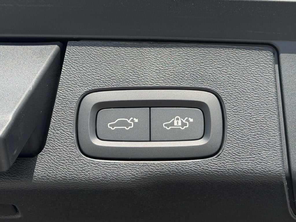 2026 Volvo XC60 B5 Core