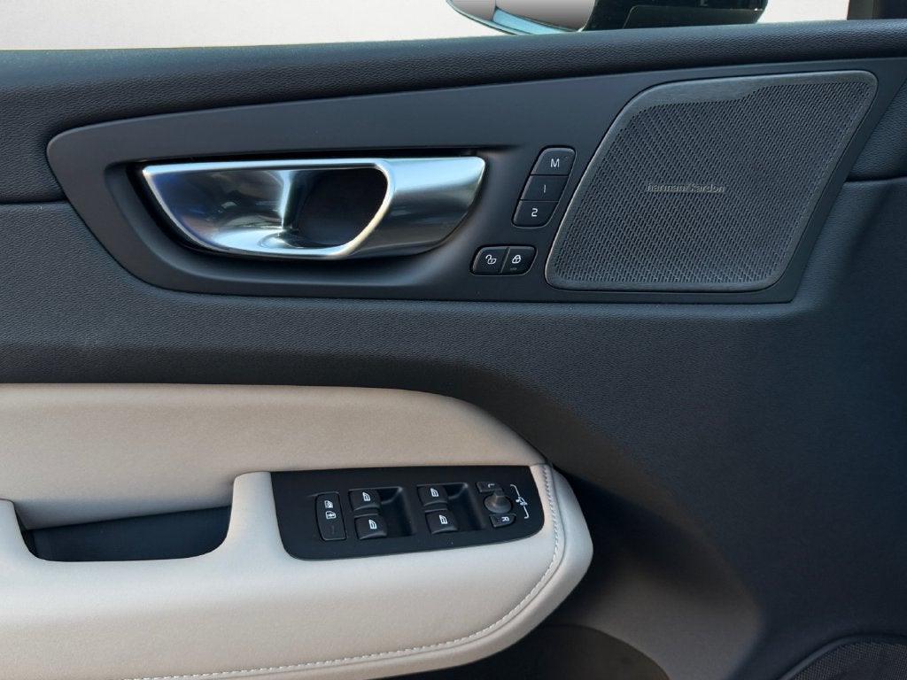 2027 Volvo XC60 B5 Plus