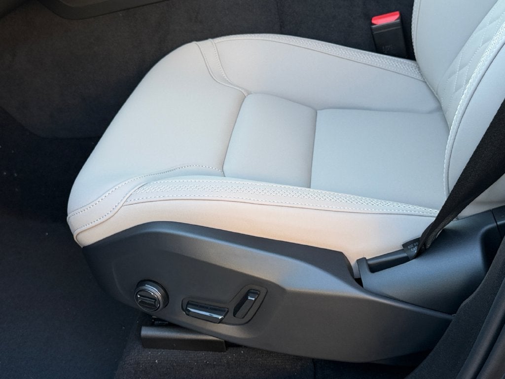 2027 Volvo XC60 B5 Plus