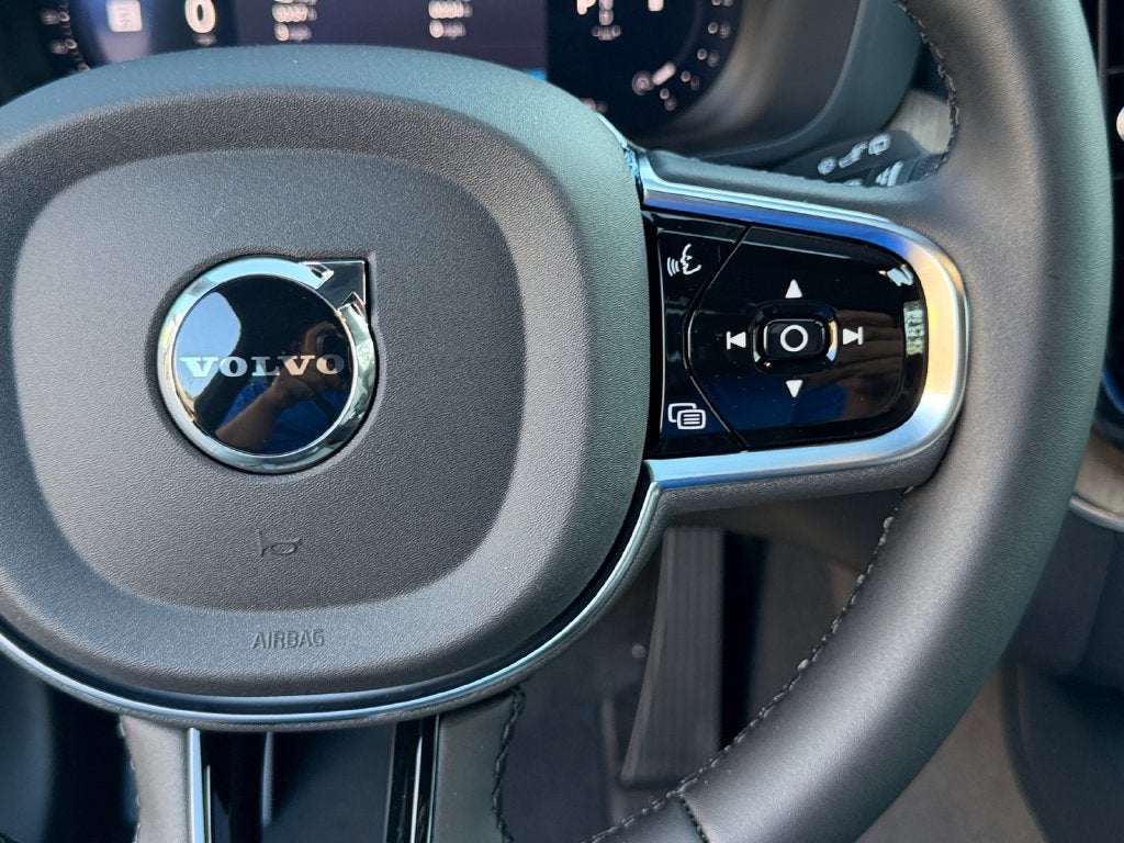 2027 Volvo XC60 B5 Plus