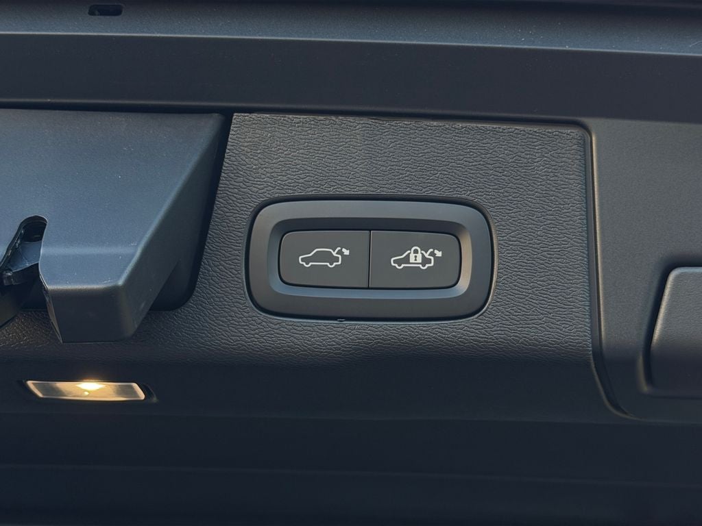 2027 Volvo XC60 B5 Plus