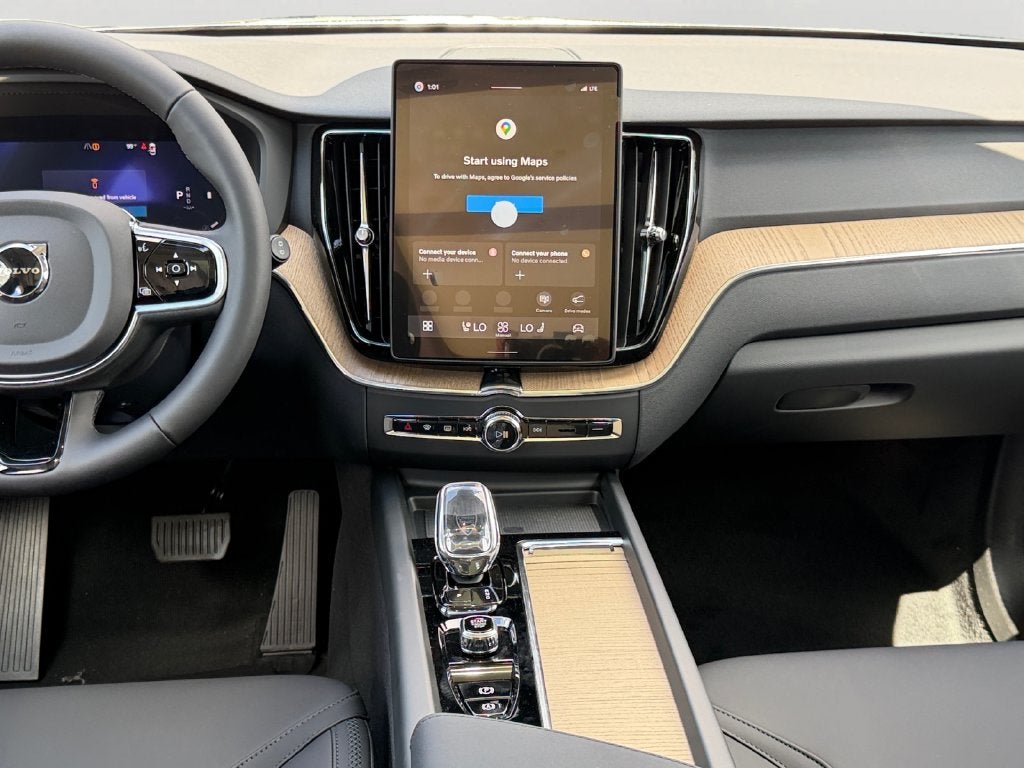 2027 Volvo XC60 B5 Plus