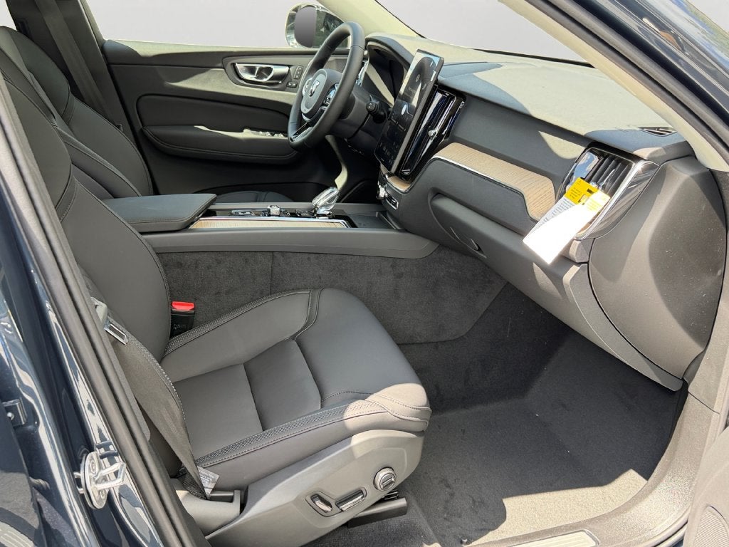 2027 Volvo XC60 B5 Plus