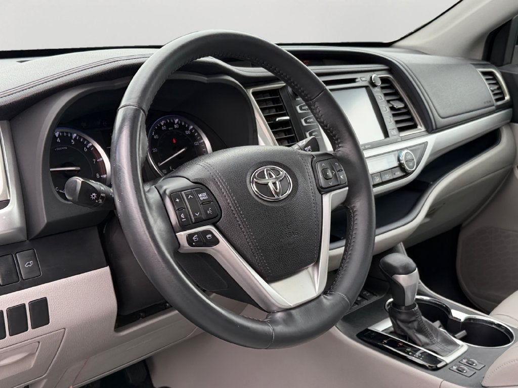 2016 Toyota Highlander XLE V6