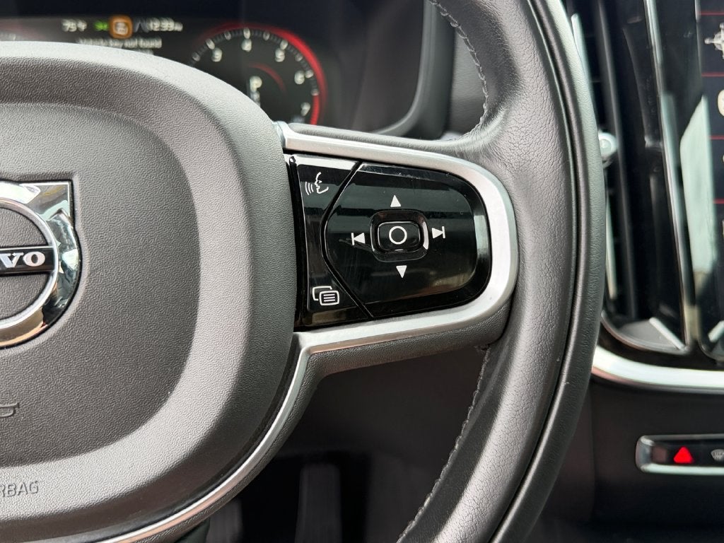 2020 Volvo S60 T6 Momentum