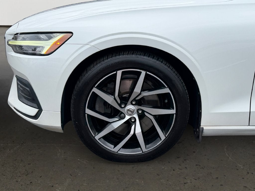 2020 Volvo S60 T6 Momentum